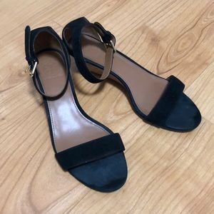 Cute and comfy Tory sandals
